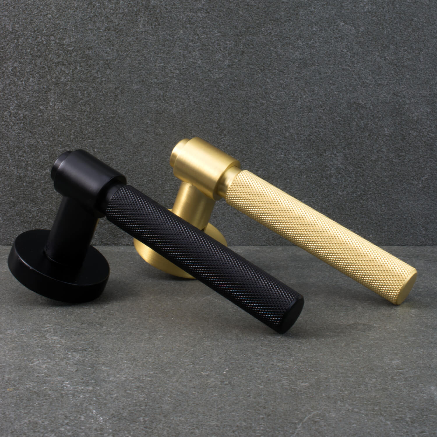 Dørgreb - Helix - Antik bronze - Børstet messing - Mat sort - Børstet stål
